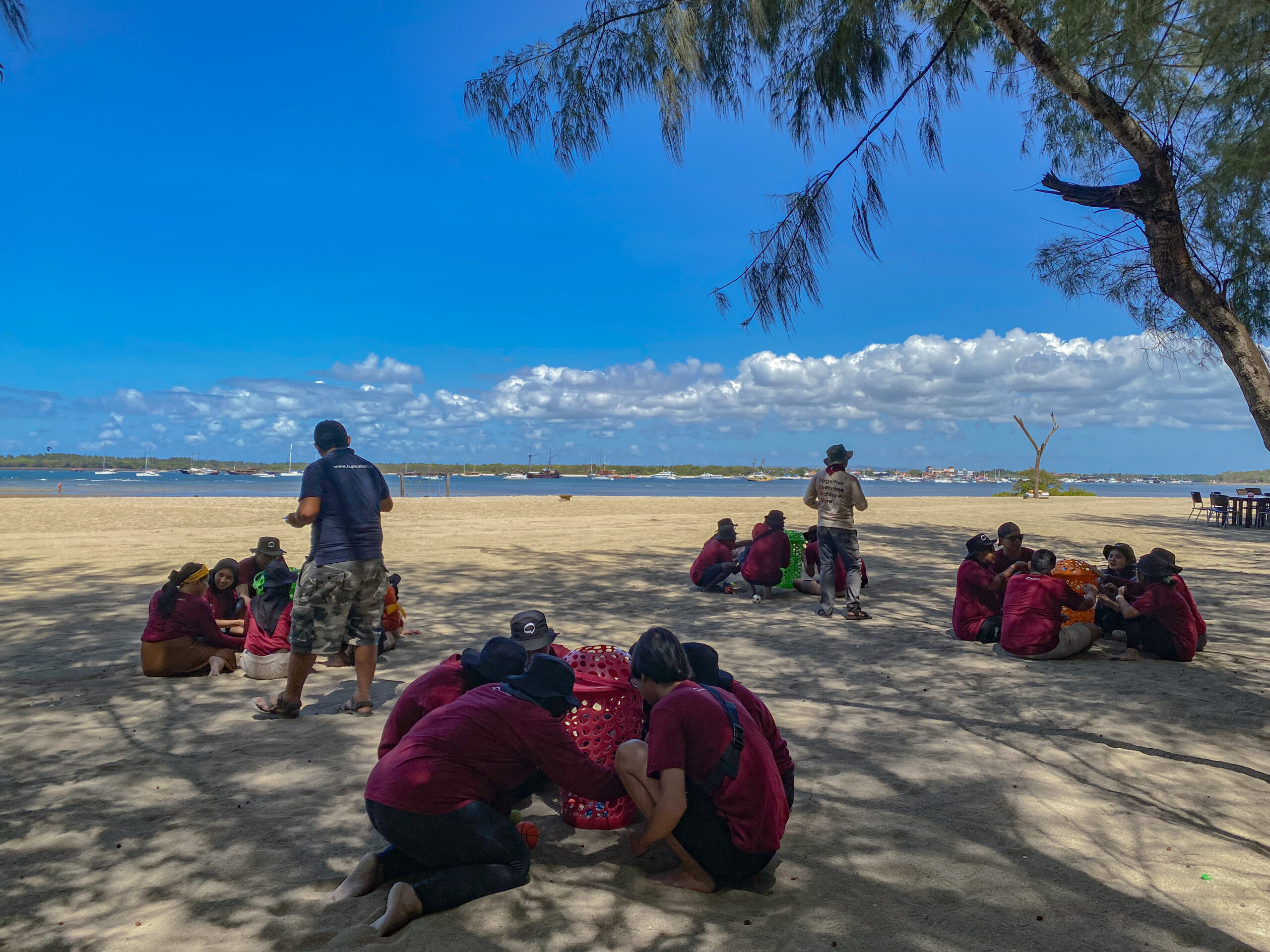 Team building di Pantai di Bali
