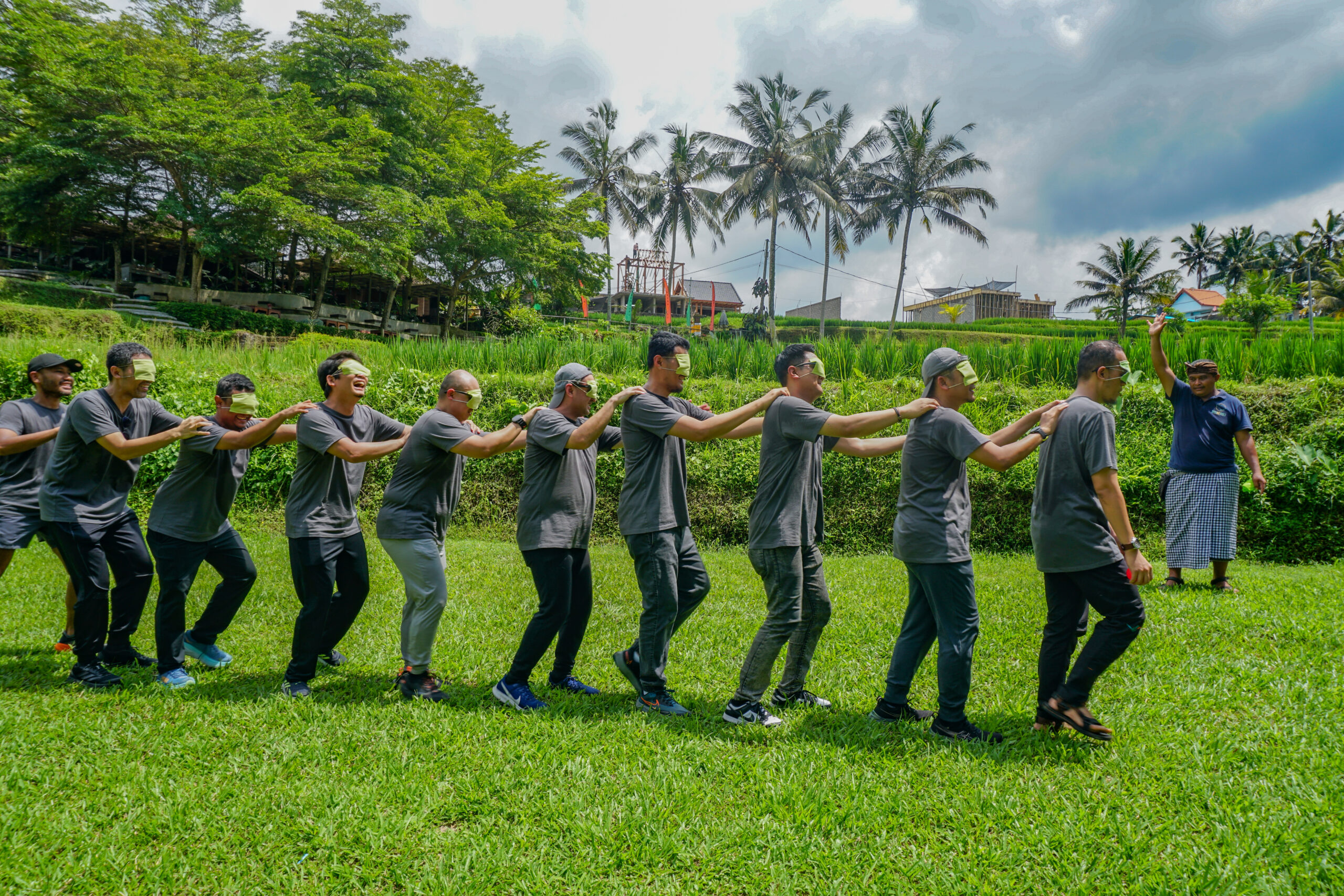 You are currently viewing Bagaimana Team Building Meningkatkan Kemampuan Komunikasi Tim?