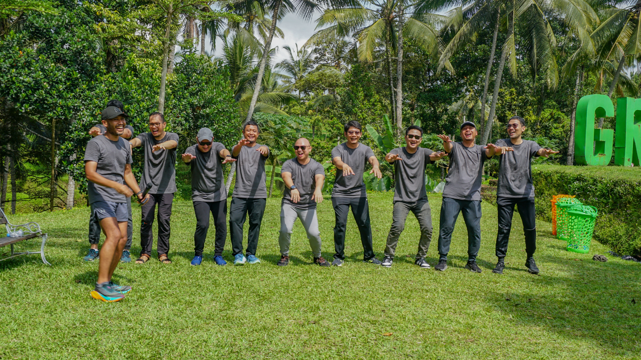 Read more about the article Karyawan Aktif vs. Karyawan Pasif: Mengapa Perbedaan Ini Penting untuk Performa Tim Anda